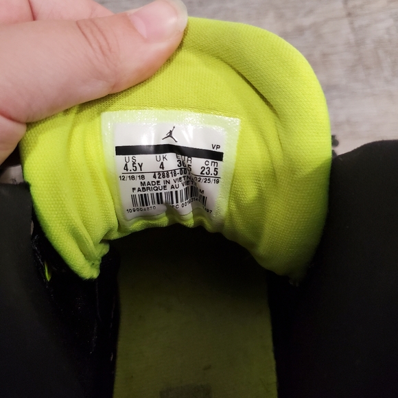 EUC Nike Air Jordan 6-17-23 GS Black Volt Basketball Sneakers Size 4½ Youth - Picture 8 of 8